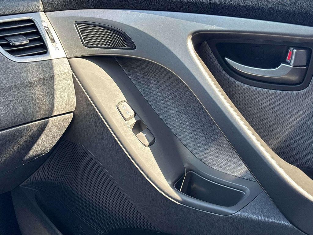 Hyundai Elantra 2016 - 23