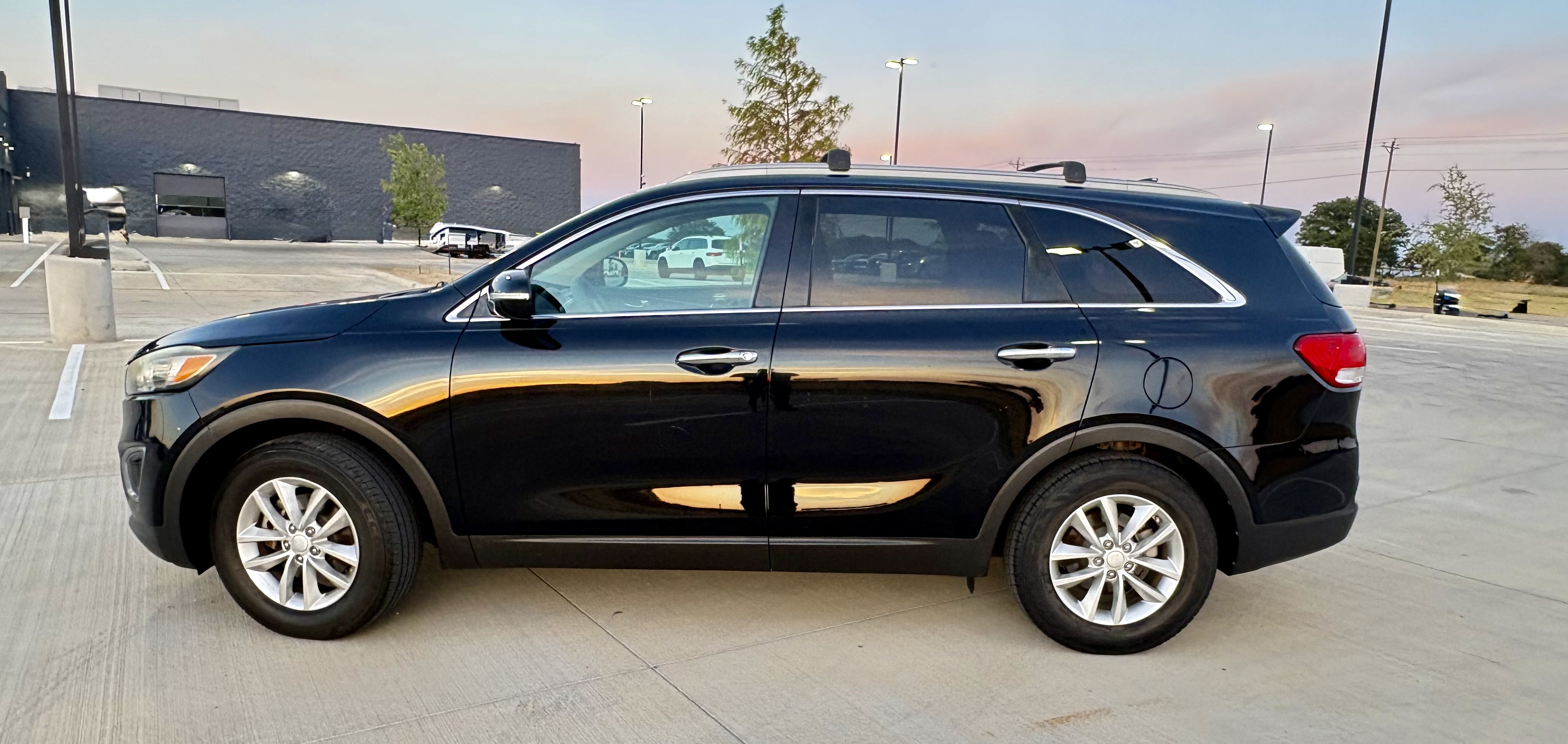 2016 KIA Sorento LX 3rd Row SUV - 4