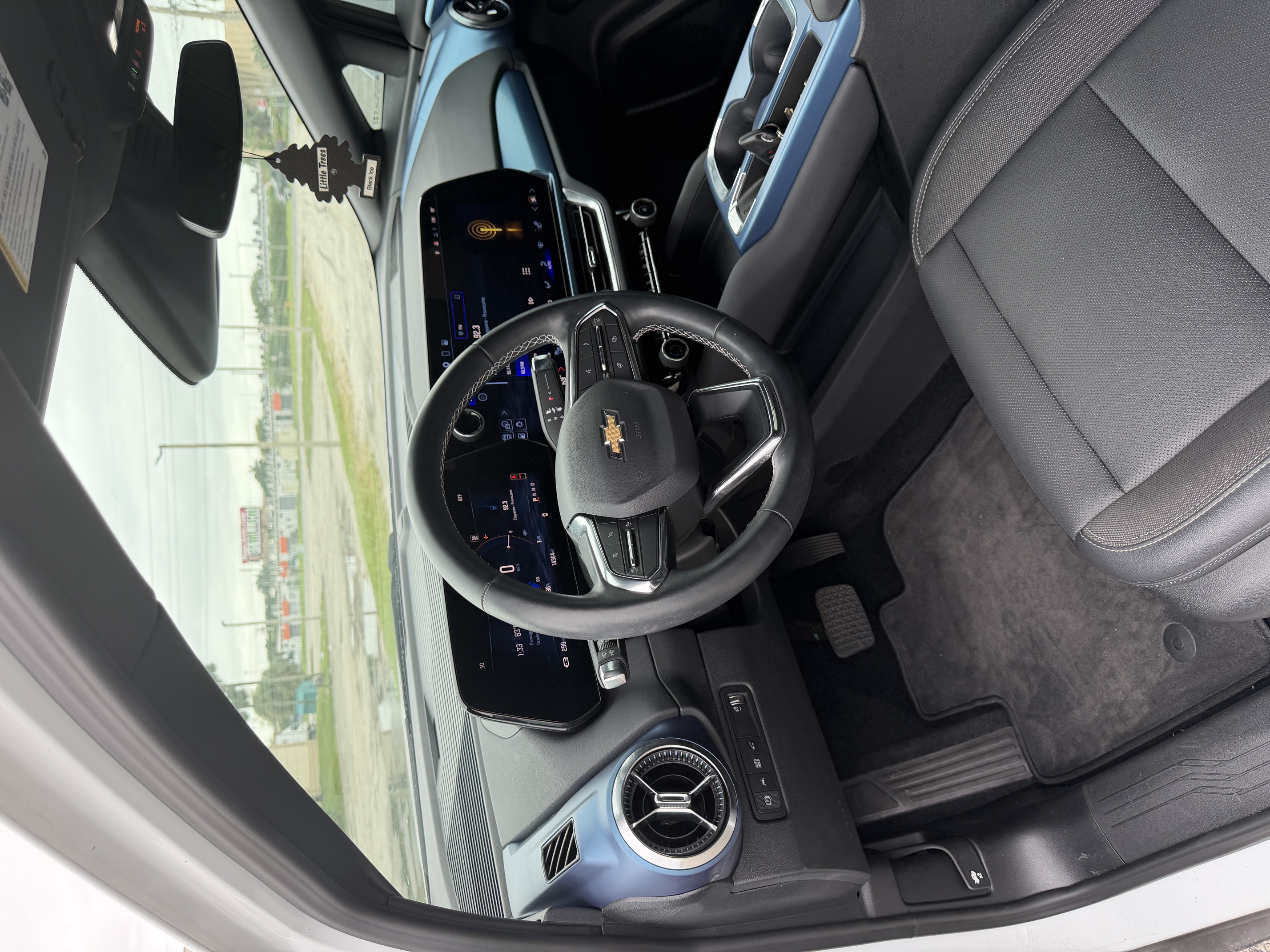 2025 Chevrolet Equinox EV LT - 9